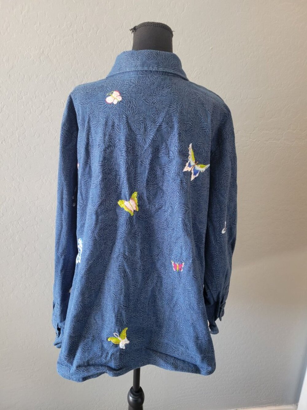 Susan Graver Western Blue Butterfly Embroidered Denim Long Sleeve Top Size 3X - Picture 7 of 12